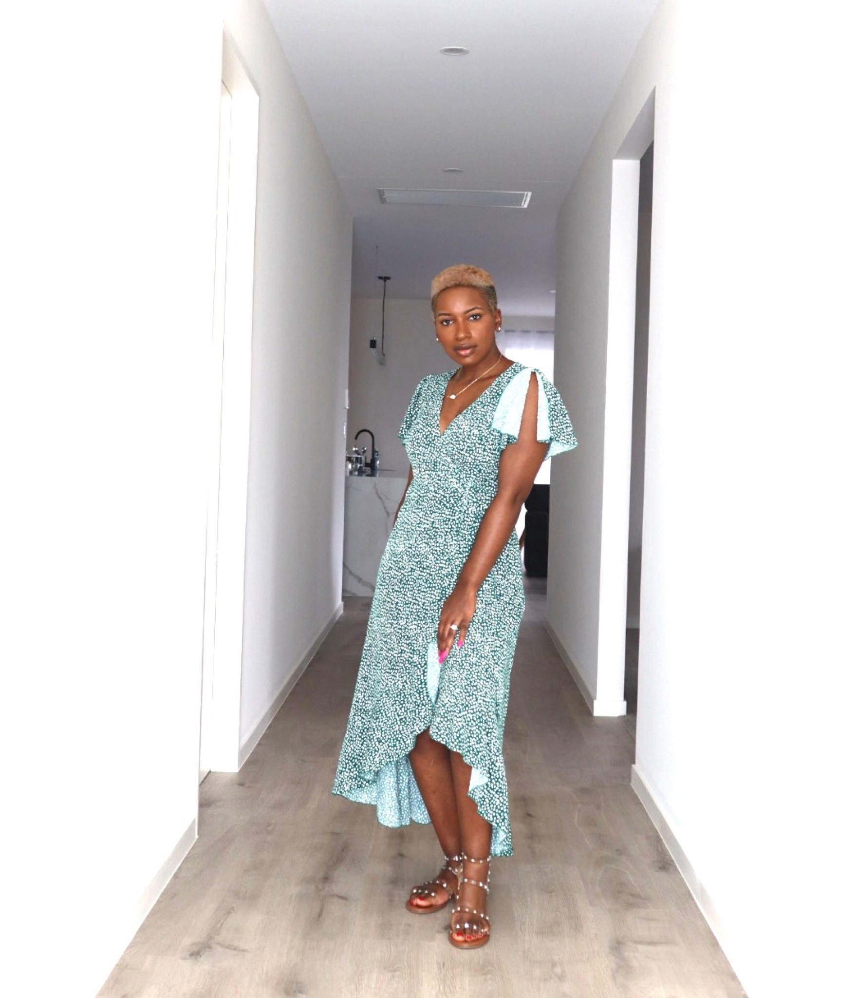 This wrap dress is so beautiful with cut out sleeves and a frill detail skirt


#LTKFind #LTKaustralia #LTKfamily