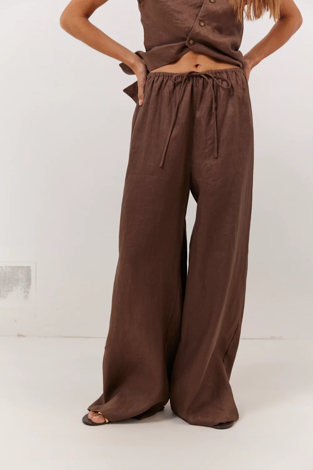Raya Linen Pants Chocolate | VRG Grl