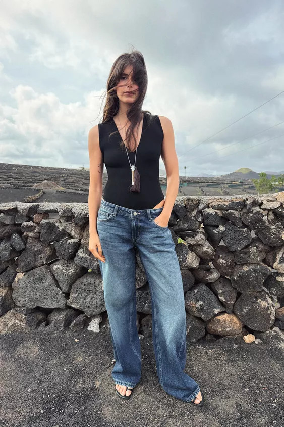 FITTED V-NECK BODYSUIT | Zara UK
