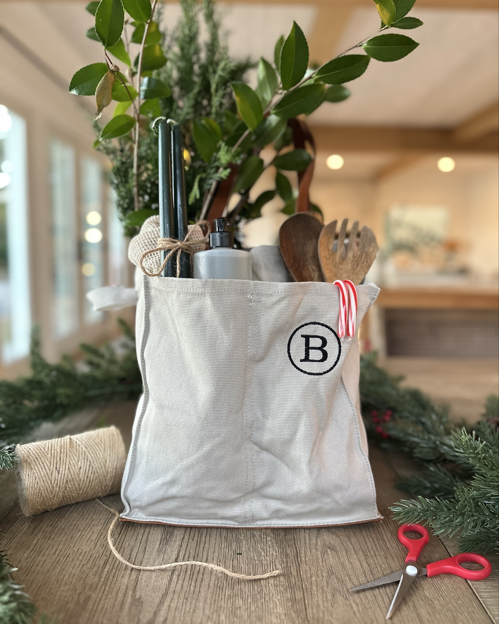 As someone who loves minimalism and organization, I always try to choose holiday gifts for teachers that they’ll actually use and appreciate—without adding to their clutter! 🎁 It’s so easy to put this task off until the last day of school, scrambling for gift cards at the last minute (been there!).

Here are two festive and functional ideas for this holiday season:
🎄 A Market Tote: Perfect as a reusable grocery bag or for carrying wine, flowers, and more. Add a special touch by monogramming it with the teacher’s first initial. 
🎄 Mrs. Meyer's Dish Soap, Candles, and Chocolates: A practical yet thoughtful combo that brings a little holiday joy. 




#LTKHoliday #LTKGiftGuide #LTKCyberWeek