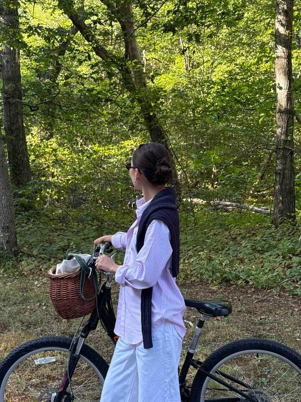 Bike riding outfit

Oxford shirt in bath pink and sweater in Hunter navy  

 