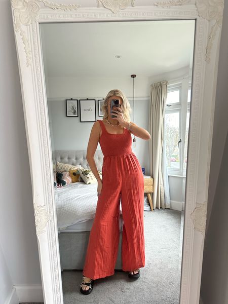 The comfiest jumpsuit for summer/holidays! 


Summer outfit, spring outfit, holiday outfit, holiday outfit inspo 