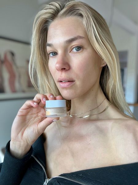 if you haven’t added an eye cream to your skincare routine yet, the goop beauty GOOPGLOW vita-c brightening eye cream is calling your name ✨ with vitamin c & niacinamide, the gel-cream works to depuff, color correct & brighten right away, while also giving you firming, smoothing & lifting benefits with continued use 👌🏼 I mean, if it’s good enough for gwyneth 💁🏼‍♀️ am I right?!
.
.
#goopbeauty #goopglow #goop #vitaminc #eyecream #eyes #antiaging #depuffing #brightening #skincare #cleanbeauty #gwyneth #faveproducts #skincarejunkie #hydrating #wrinkles

#LTKfindsunder100 #LTKbeauty