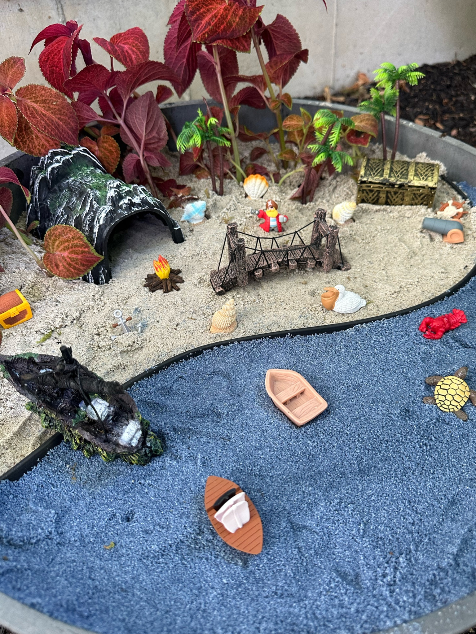 A “pirate garden” for the little boy in your life 🏴‍☠️