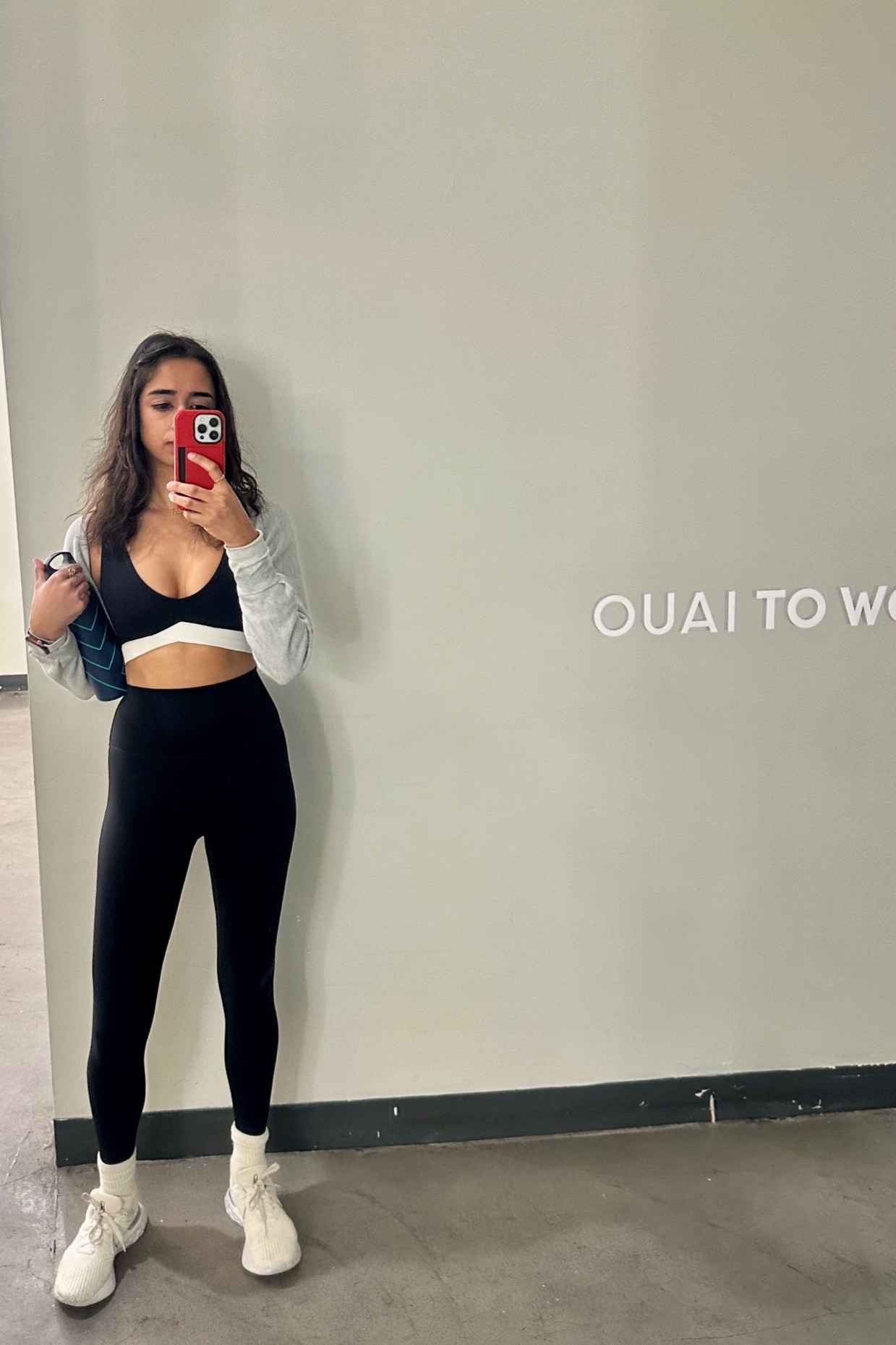 Barry’s bootcamp workout outfit idea 🖤🤍 Bra is from Joja, linking similar! 
. 
#setactive
#nike 
#gym 
#strut this 
#fitness

#LTKstyletip #LTKfitness