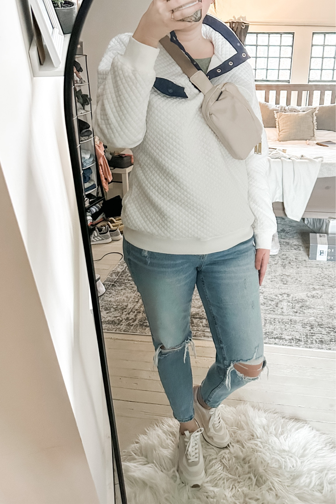 today’s outfit 

ripped high-waist jeans
quilted pullover
retro sneakers
nylon crossbody bag

#LTKshoecrush #LTKFind #LTKstyletip