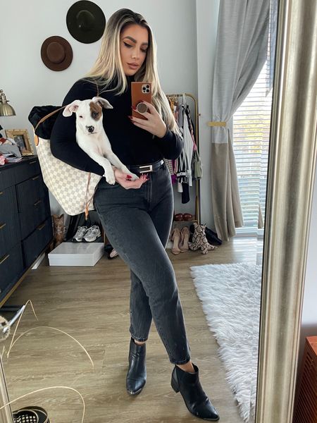 New Abercrombie mom jeans! I ordered a size 29 (8) since I did not want these to be tight! Paired with a black ankle boot and black turtleneck. Using my Louis Vuitton neverfull here for a day of errands! 

#LTKitbag #LTKshoecrush #LTKstyletip