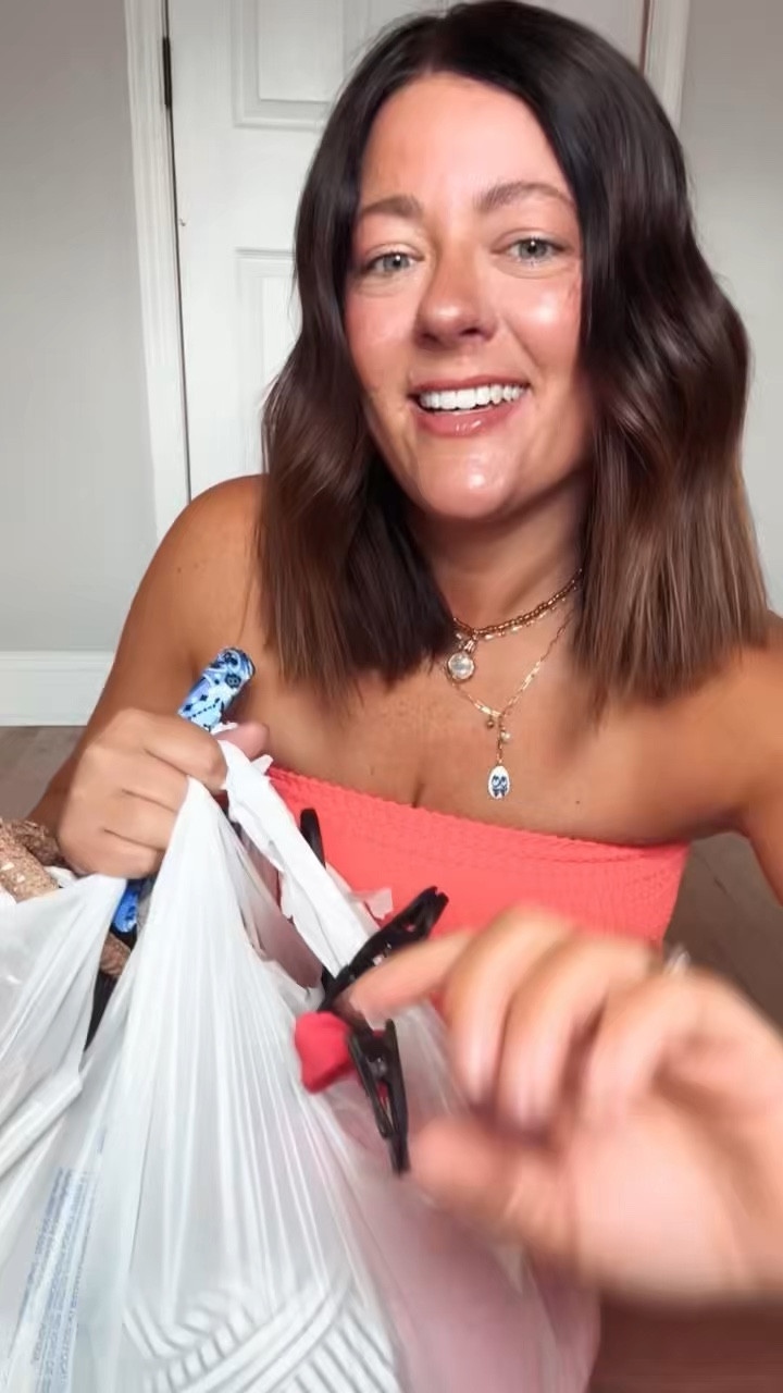 If you’re refreshing your summer wardrobe… start here 🤍
The prettiest Walmart finds—chic bags, easy tanks, and flattering swimsuits
Affordable, on-trend, and going FAST ✨
