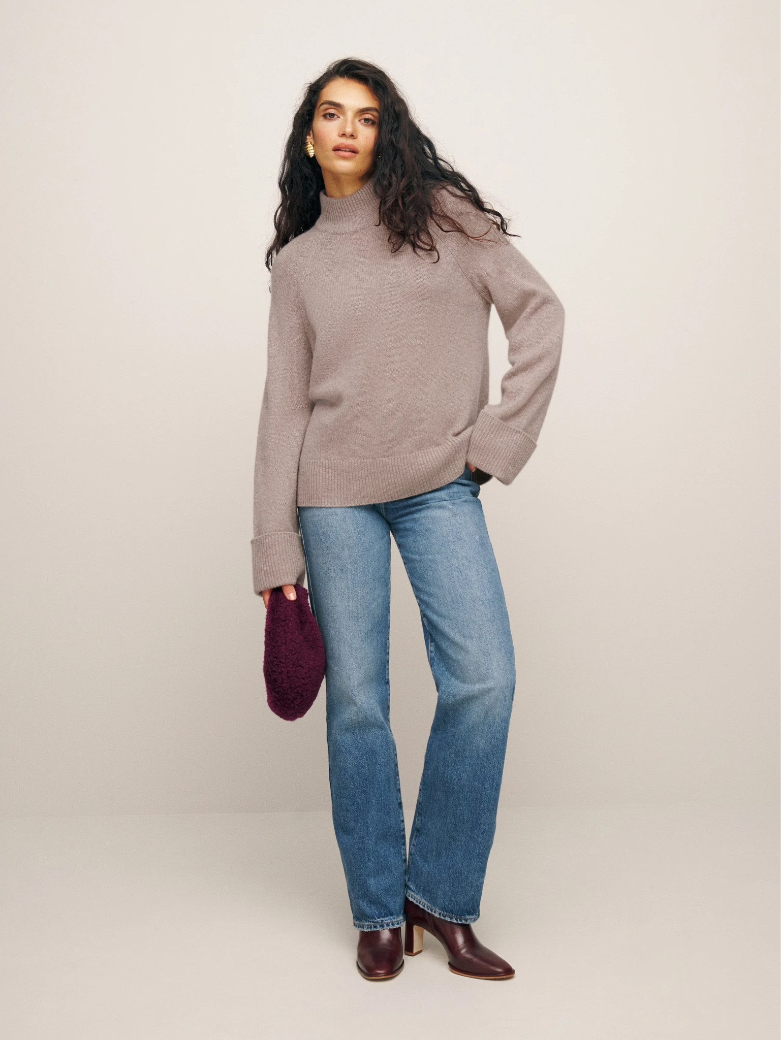 Love the vibe of this oversized turtleneck by Reformation. Pair it with your fave denim, some gold minimal jewelry, and you’re good to go! 



Minimalist wardrobe 
Fall outfit ideas 
Fall fashion for women 
Boot season 
Relaxed fit jean 

#LTKSeasonal #LTKstyletip