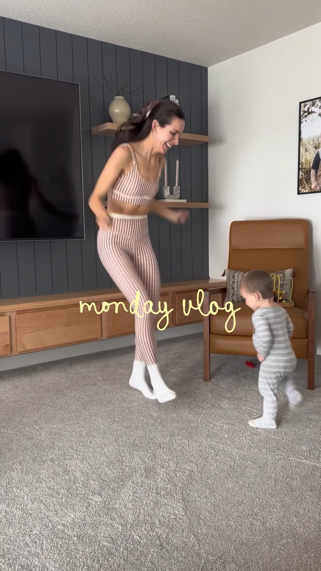 Some Monday bits 💖 Mon mornings are typically a slower start for me with some self care, catch up around the house and planning my work week 🤸🏻‍♀️🧺📝 

--
mom mini vlog / full time content creator vlog / mom of boys / diml / day in my life 

#LTKmorningroutine #LTKvlog #LTKmomlife