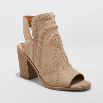 Women's Edwina Fashion Boots - Universal Thread™ Taupe 5.5 | Target