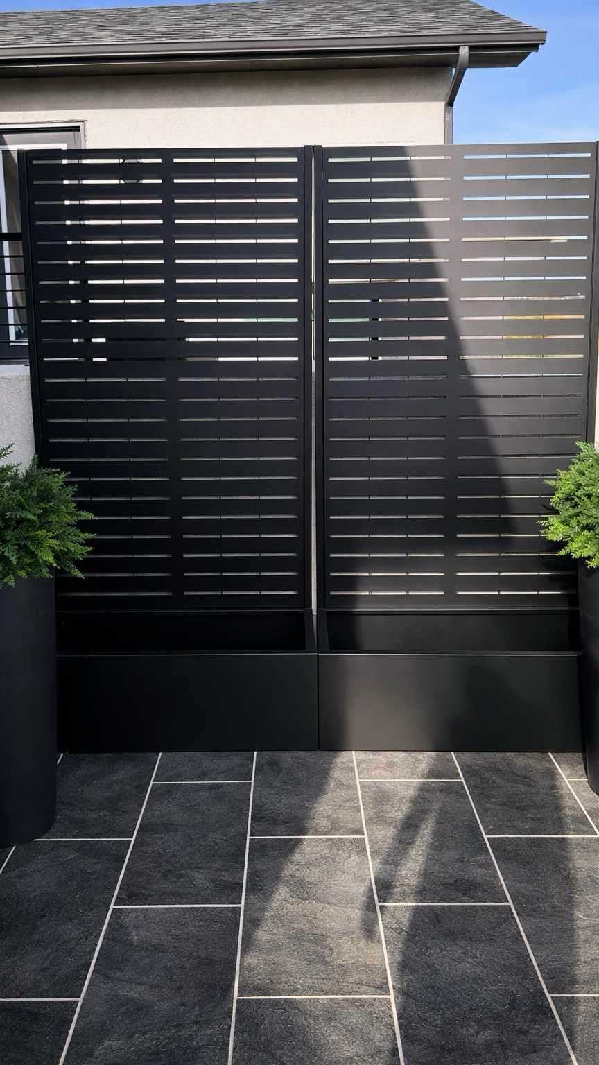 Patio privacy, but make it chic. This built-in planter + trellis screen gave my outdoor space the coverage it needed without sacrificing the modern look.

#LTKHome #PatioDecor #OutdoorLiving #ModernHome #NeutralHome #PatioInspo #OutdoorStyling #HomeDetails

#LTKHome