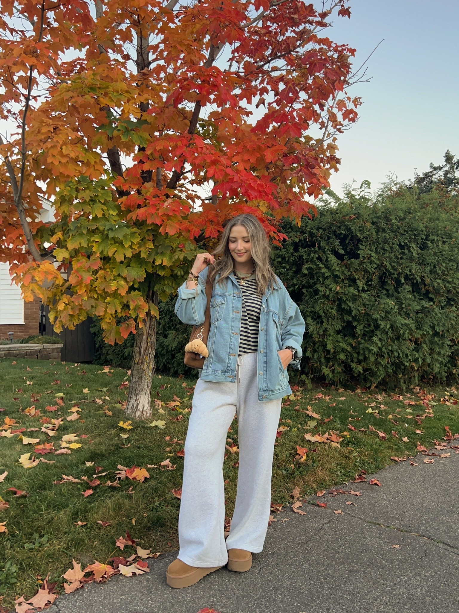 Comfy fall outfit! Code AFLTK for extra 20% off Abercrombie! Wearing size L in the sweatpants and striped tee. Sized up to XL in the denim jacket for an oversized fit. I’m a 9.5-10 shoe and wear a 10 in the Uggs