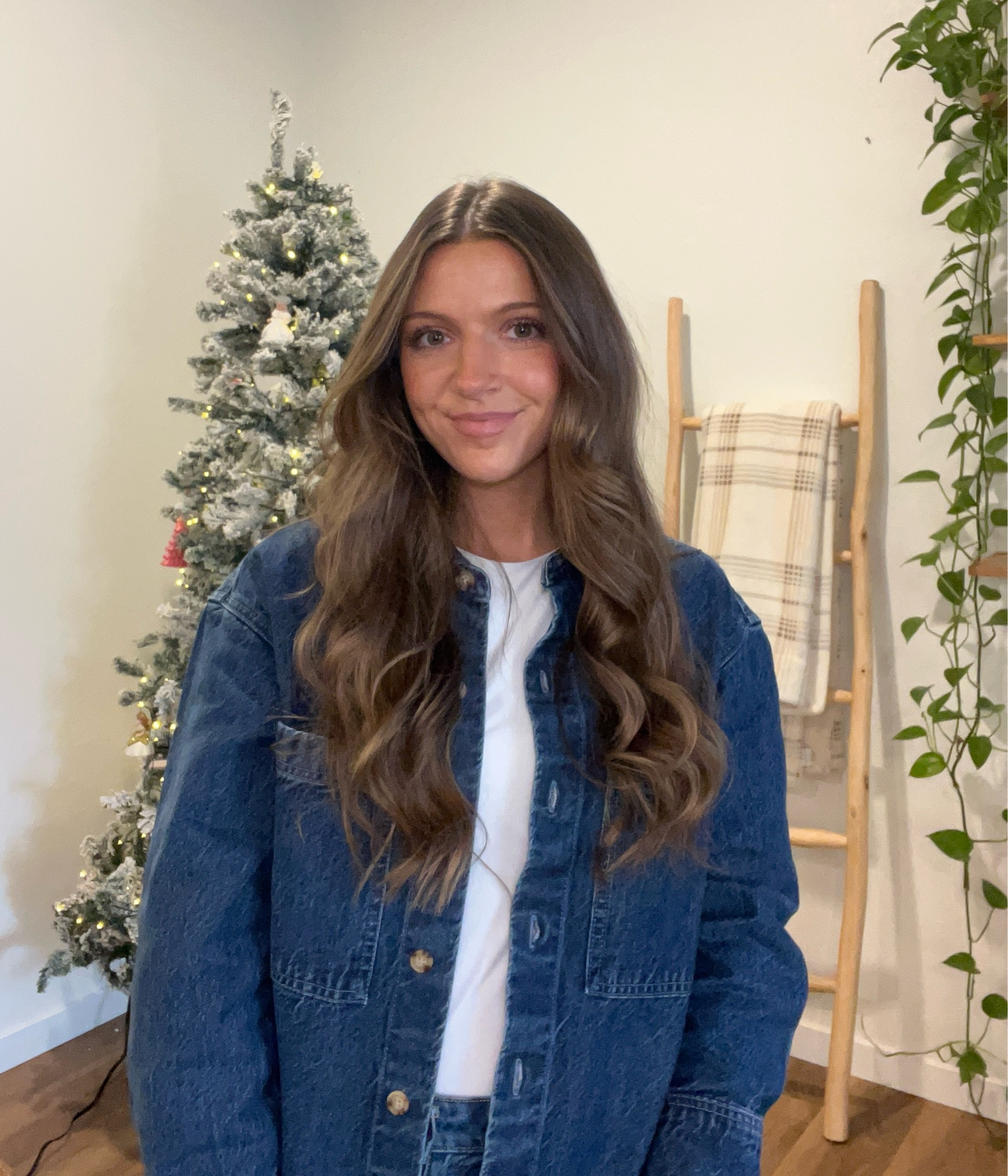OOTD: Denim on Denim💙👖

Jacket: small
Jeans: 27 regular
Bodysuit: medium
Boots: 9