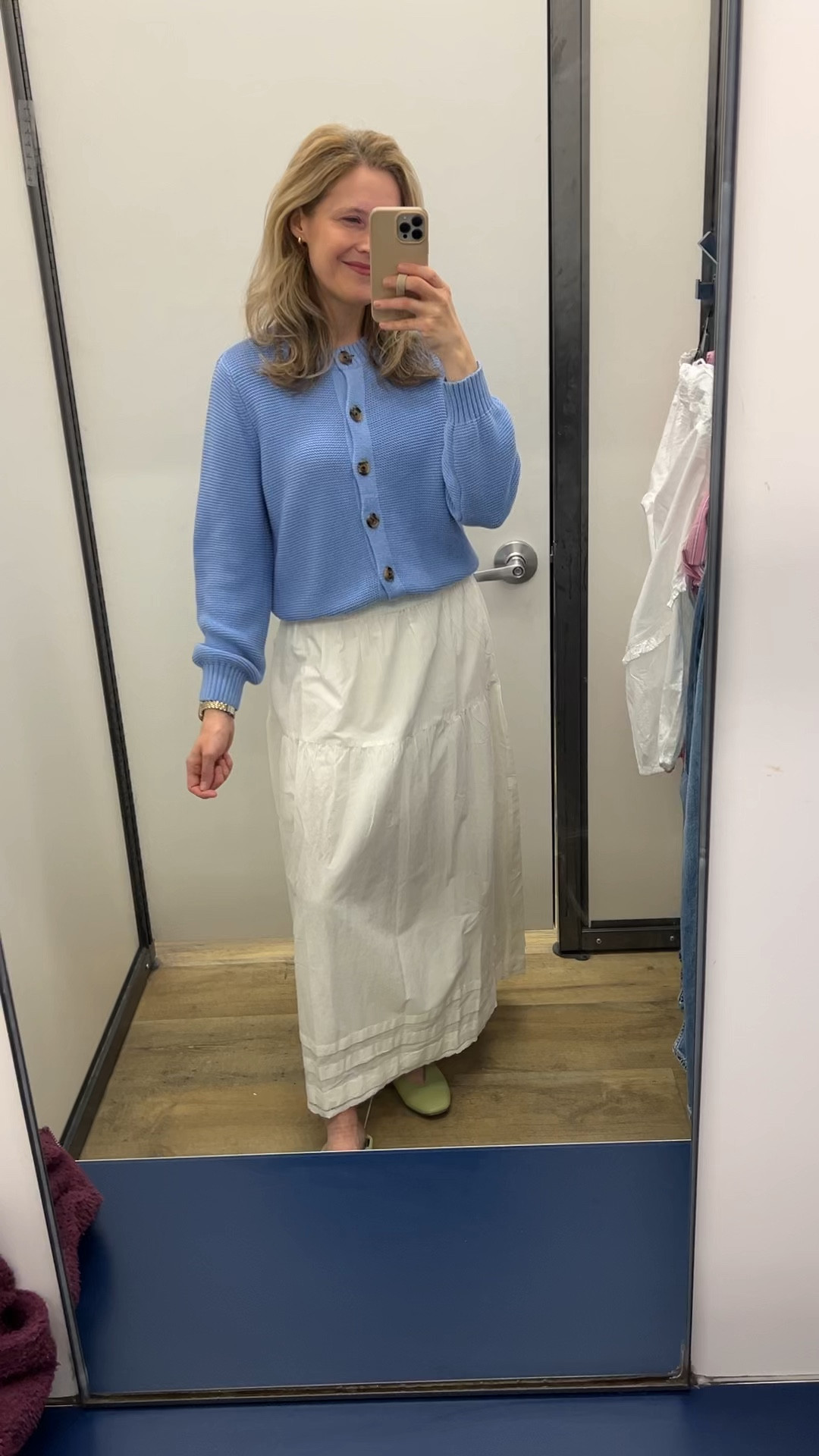 Old Navy white maxi skirt; it’s not see through, nice cotton fabric but it’s very long and I’m 5’8”, also has no movement. Or pockets. 