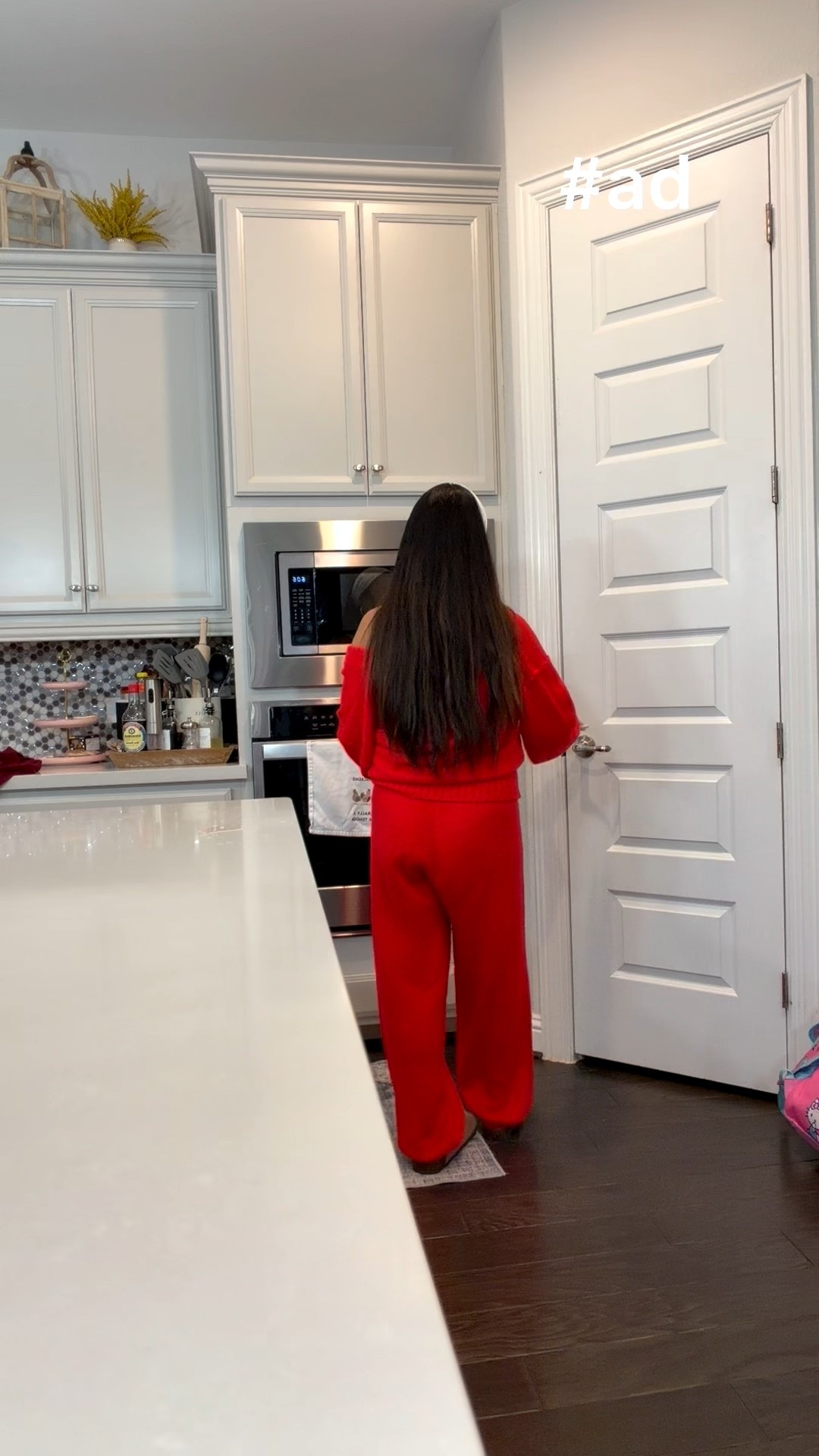 
#ad Okay but why choose just one scent? The vibes in this house can go from calm to chaotic from getting ready for school and then rushing out to afterschool activities! With the new Glade® CustomScent™, I can literally adjust my home’s vibe. One refill, two scents, and I just turn the dial depending on the mood. Morning fresh, evening cozy—@glade & @target really nailed it with this one! The product is currently only available at Target! 
#makeityourown #customscent #gladepartner #TargetPartner #Target