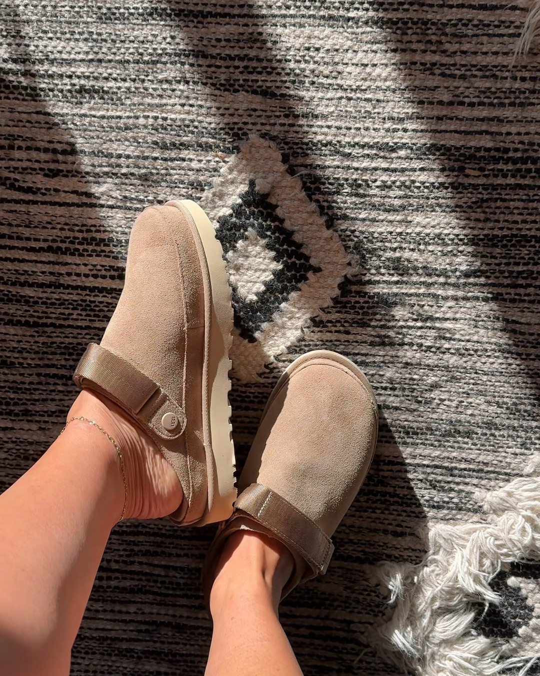 THE fall shoe you’ve been looking for! 

#LTKSeasonal #LTKFindsUnder50 #LTKFindsUnder100