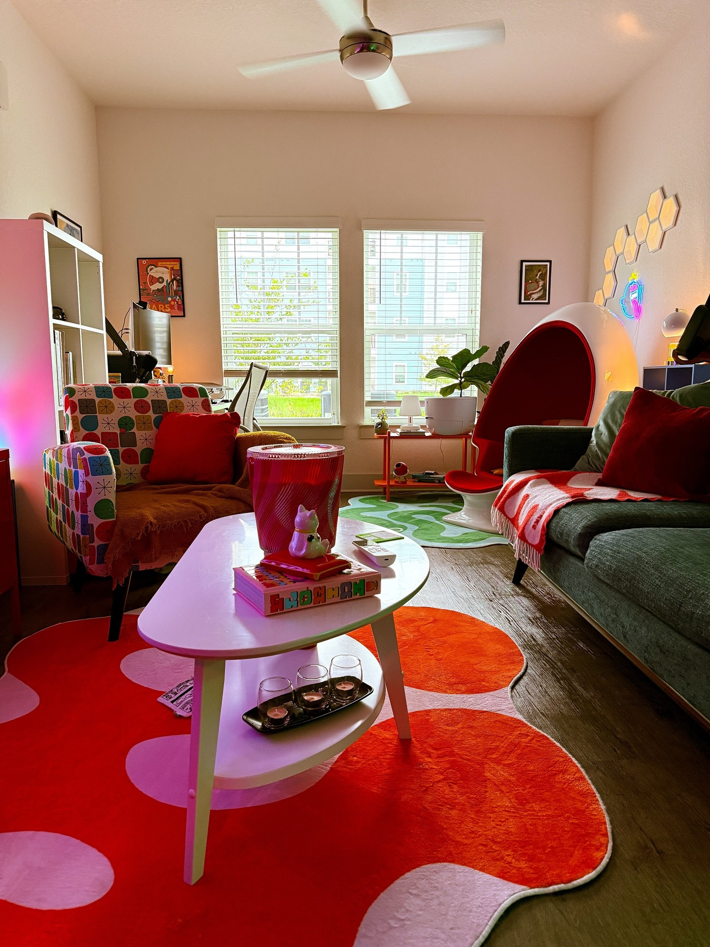 A friend asked to see what my place looks like during the day… so here it is ☀️🌈 Just a cozy, colorful corner of my world (featuring a very sleepy Fifo 🐶💤).
Hope your weekend is off to a great start 💛

👉 Which corner or detail caught your eye?



#DopamineDecor #CozyVibes #HomeInspo #ColorfulLiving #InteriorDesign #CreativeSpaces #HomeTour #WeekendMood #MySpaceMyStyle #apartmentherapy

#LTKSeasonal #LTKHome