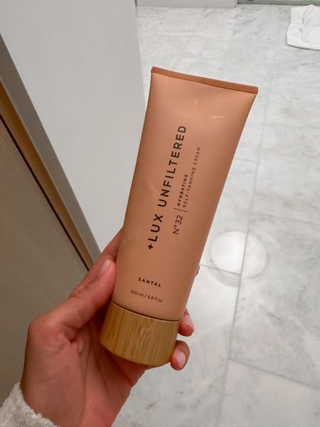 Been loving this gradual tanning lotion, no self tanner scent!  