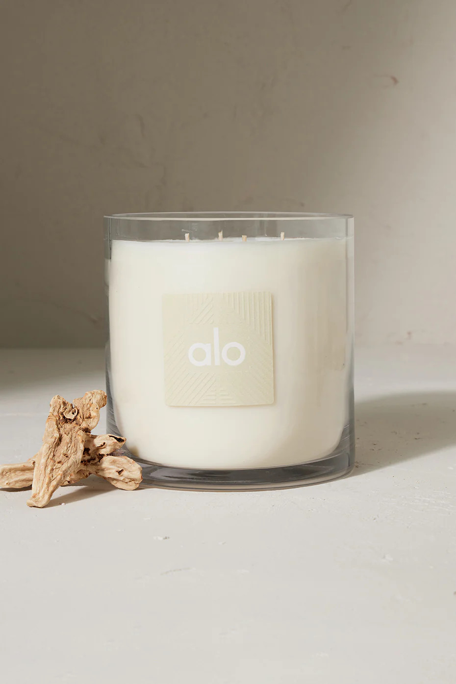 Alo Yoga� | Alo Signature Candle - 60 oz | Alo Yoga (US)
