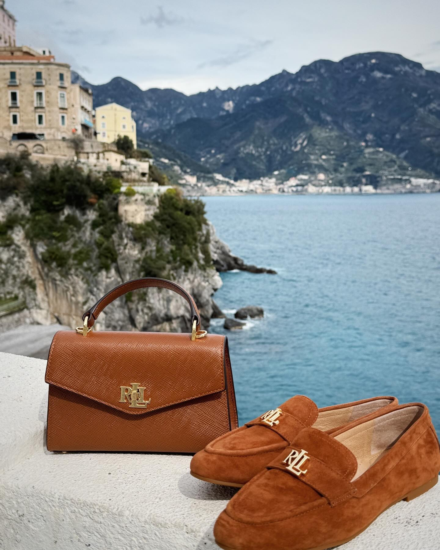 Amalfi mornings in blue and brown. This palette feels like a permanent vacation.🌊🤎

Total look @ralphlauren via @giglio_com . Use code
‘Daylin20’ to invest in these timeless pieces.
Link in bio to shop.✨

#LTKshoes #LTKeurope #LTKbag