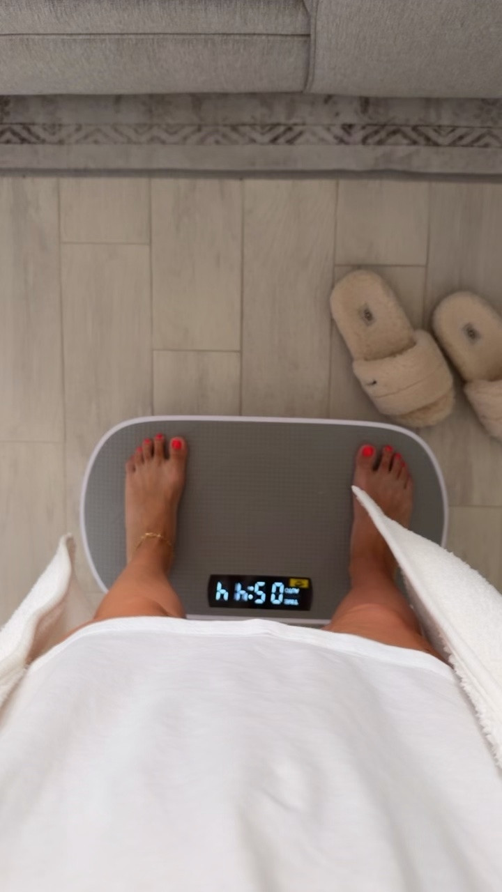 Vibration plate 2x 10 min a day!

#LTKSaleAlert #LTKmomlife #LTKfitnessgoals