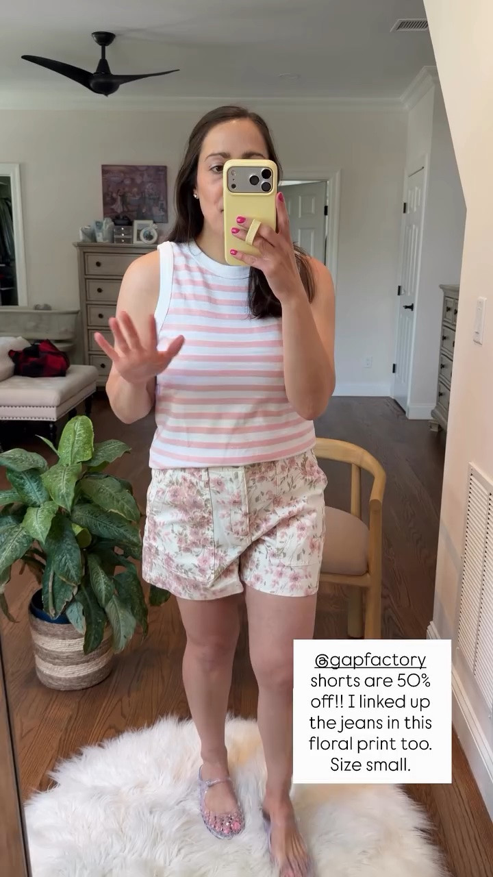 @gapfactory shorts are 50% off!! I linked up the jeans in this floral print too. Size small.