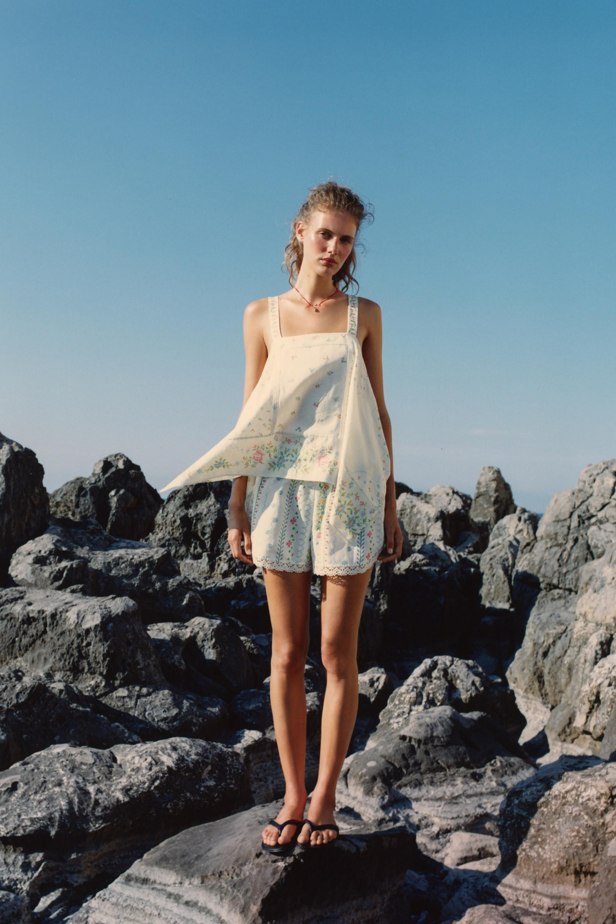 Model height: 180 cmLoose-fitting top in a linen blend. Featuring a straight neckline, wide strap... | Zara UK