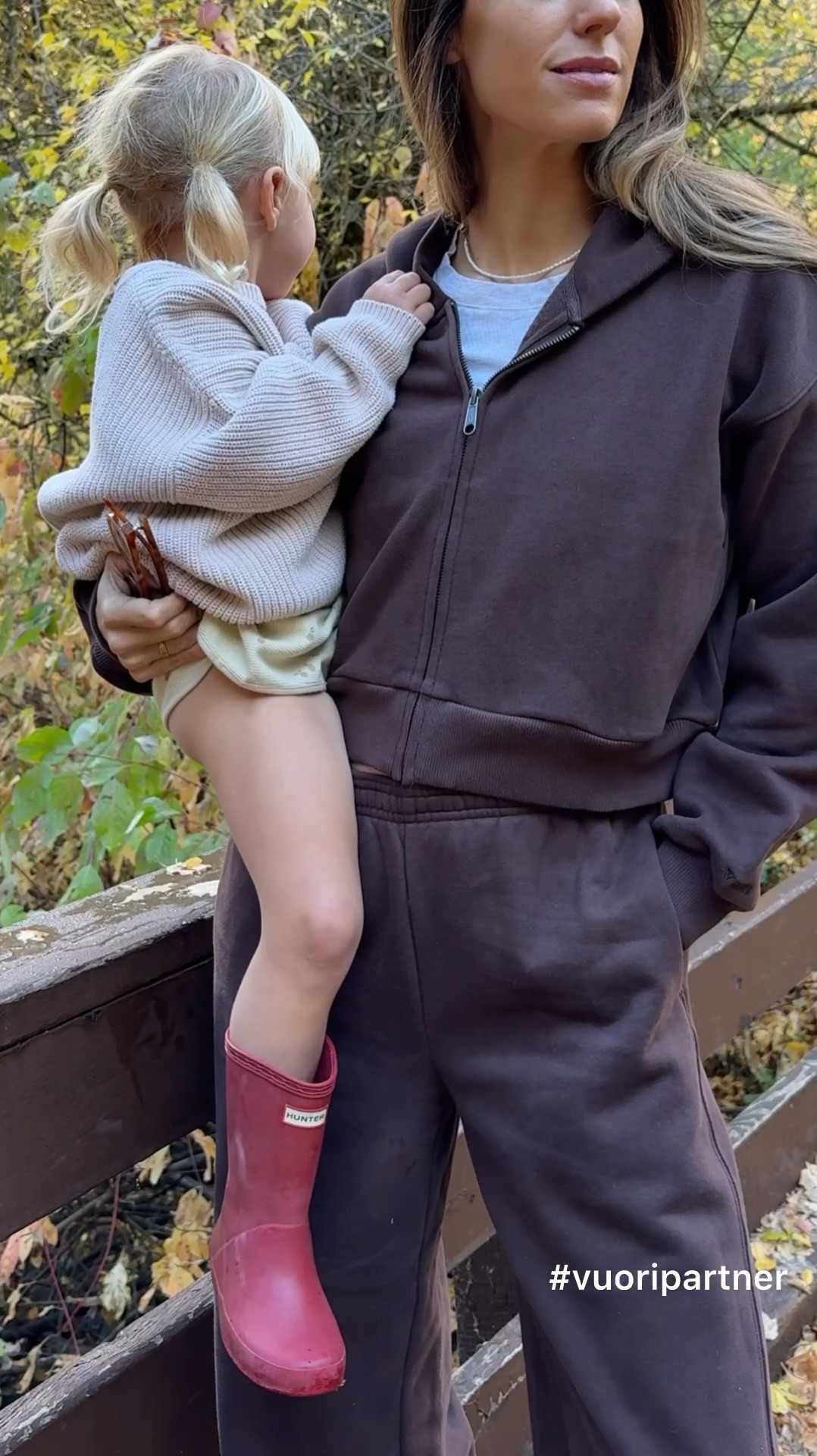 Always love adventuring.. especially when I’m in @vuoriclothing! I rounded up my top favorite picks for you gals if you comment SHOP you can see them all! Get cozy this time of year… #vuoripartner 