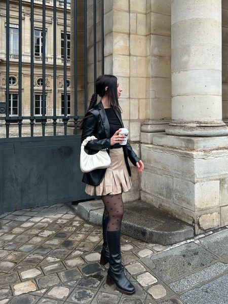 My favorite look as a Parisian Fashion Editor ? This fall outfit. 
Pour arpenter les rues de Paris et de toute la France en hiver, j'aime combiner l'élégance et le rock. J'ai adoucit la dualité du cuir avec des collants opaques signés Calzedonia, dont les motifs ressemblent à s'y méprendre au logo de Courrèges : la marque de luxe dont tout le monde parle en ce moment. Le plus ? Ces collants noirs coûtent moins de 10 euros ! Et honnêtement, ils apportent un vrai plus à n'importe quelle tenue. -> Je les ai pris taille M/L pour me sentir vraiment bien dedans. 

Pour contraster avec la tenue, j'ai choisi les bottes Jonak "Bettina" qui existent désormais en version "+FIT" autrement dit en tailles M et L pour convenir à toutes les largeurs de mollets. Donc un énorme plus pour ces bottes tendance qui vont à toutes les femmes ! 

Plutôt que de faire un total look noir j'avais envie d'apporter un peu de couleur avec le blanc du sac JW Pei et le beige de ma minijupe en similicuir Nasty Gal. Le tout, surmonté par un blazer en similicuir noir & Other Stories que j'aime tant. À vous de jouer ! 


#liketkit #weeklyfinds #falloutfit @liketoknow.it @shop.ltk @liketoknow.it.usa  

#LTKSeasonal #LTKworkwear #LTKunder100 #LTKstyletip #LTKunder50 #LTKunder100 #LTKSeasonal #LTKeurope