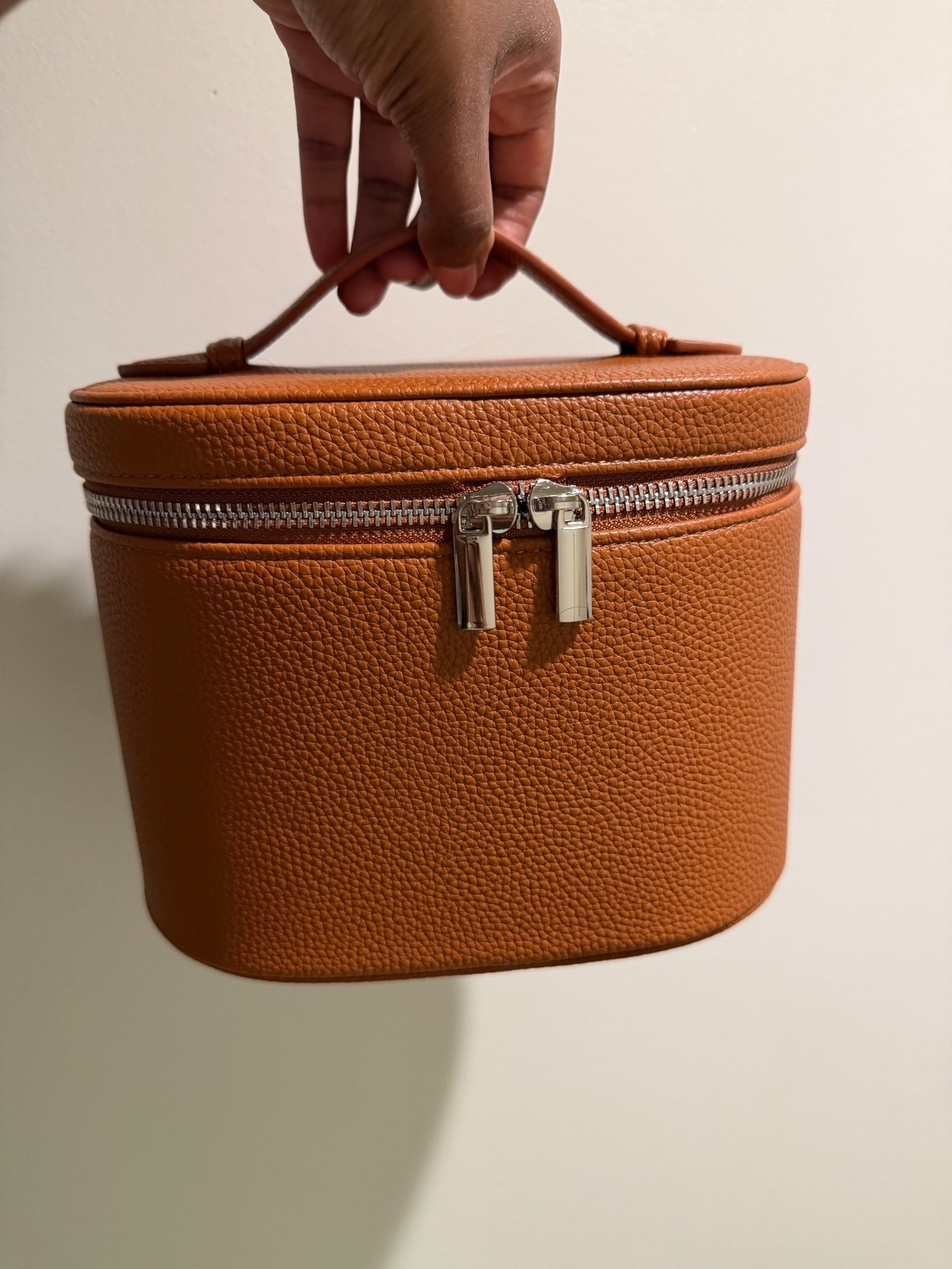 The viral Saie beauty case was sold out and wasn’t going to arrive in time for my trip so I found this one on Amazon for a great price. 

#liketkit #LTKBeauty #LTKselfcare #LTKTravel #Amazon #allthingsartrice

#LTKgrwm #LTKmomlife #LTKunboxing