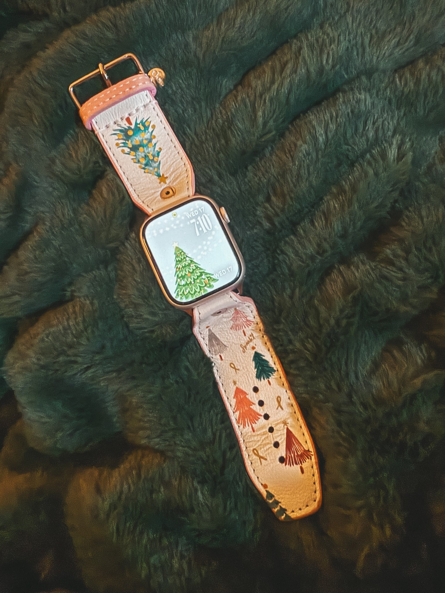 My newest @sparklband 🎄✨
Save with code MANDIE 


#LTKOver40 #LTKHoliday