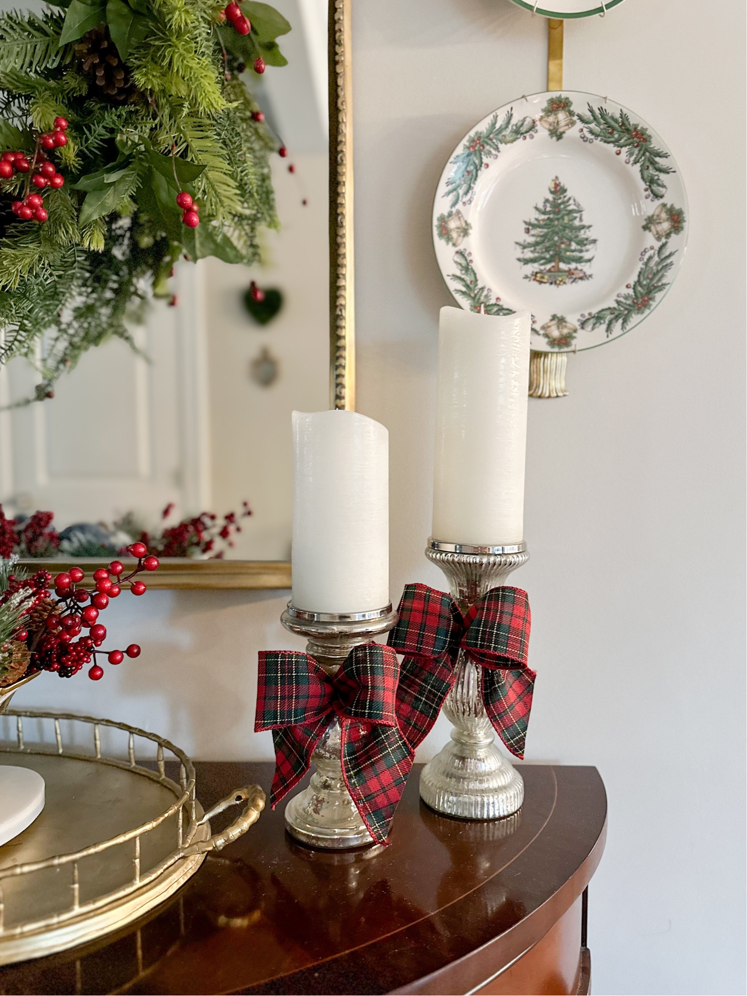 Entry table holiday decor 

#LTKhome #LTKSeasonal #LTKHoliday
