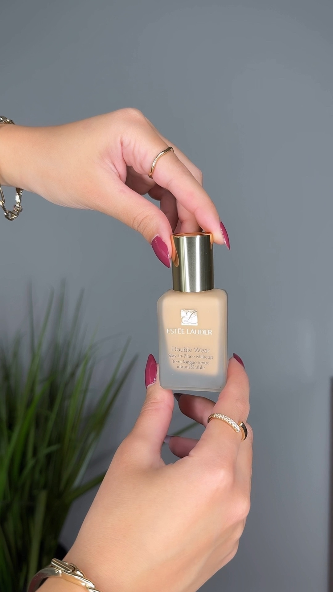 Let's unbox @Estée Lauder 's Double Wear Stay-in-Place Foundation for game day ✨
.
Breathable, lightweight, cashmere matte finish, and sweat and humidity resistant ✨
.
🔖 Follow@its.sandyibrahim for more
.
🔖 Save post for inspo

#LTKStyleTip #LTKBeauty #LTKHalloween