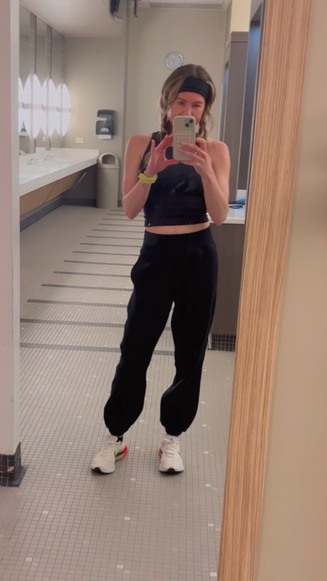 I travel in these Abercrombie sweatpants all the time in this new target joylab workout top is my fave #ypb #targetpartner

#LTKFitness #LTKActive