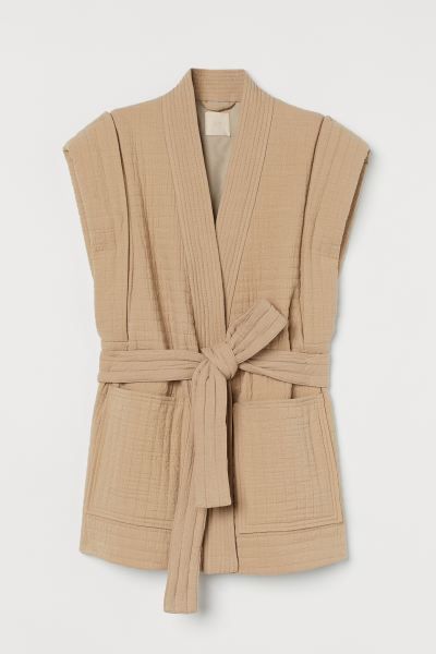 Gilet in a cotton weave with quilted seams. Relaxed fit with defined, dropped shoulders, large pa... | H&M (UK, MY, IN, SG, PH, TW, HK)