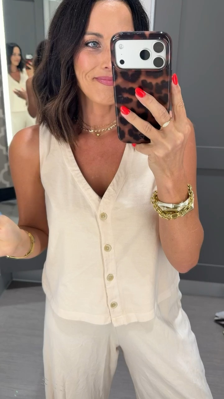 Been living in this lounge set lately. It gives major Z Supply vibes for less and is so comfortable without sacrificing style.

Wearing an XS in both the top and pants.
5’3” for reference.

#TargetStyle #TargetFinds #TargetFashion #LoungeSet #NeutralStyle #EverydayStyle #AffordableFashion #ComfyStyle #CapsuleWardrobe #LTKStyle