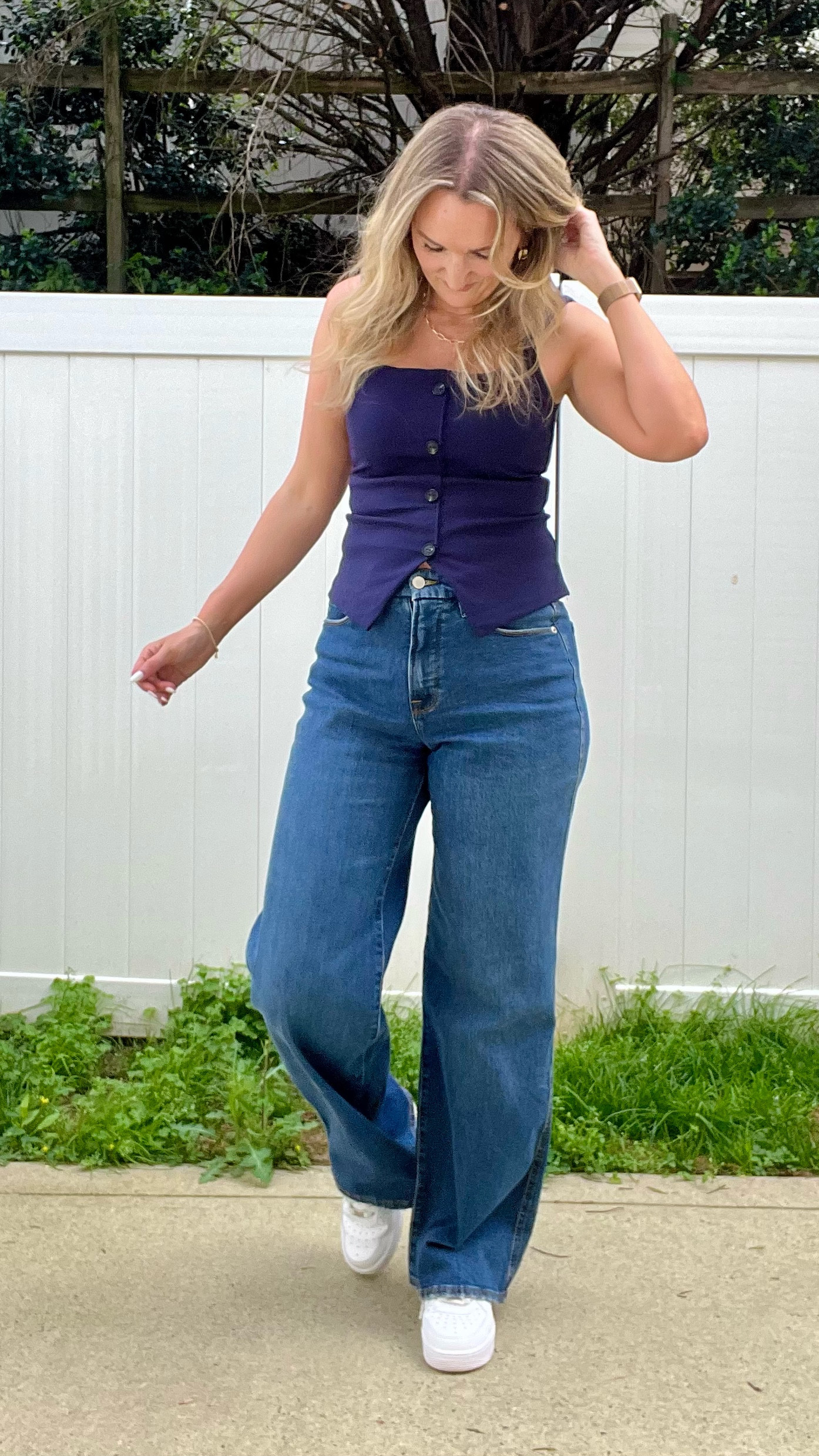 My first pair of Good American jeans and I love them!! 

Wearing a size 6 and im 5’8

Wide leg jeans // good American jeans // fashion // spring // womens fashion // elevated style 


#LTKWorkwear #LTKStyleTip