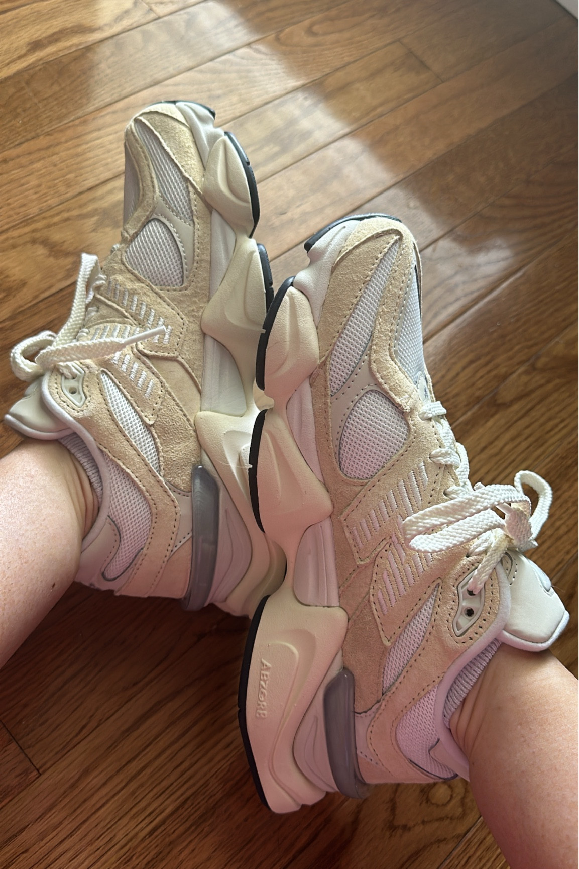 My new FAVORITE new balances!!! How stinkin cute! I got these tennis shoes to be able to stand in/walk all day for work, and I can tell they will be perfect! Neutral sneakers neutral tennis shoes comfy tennis shoes new balance 9060

#LTKWorkwear #LTKShoeCrush #LTKTravel