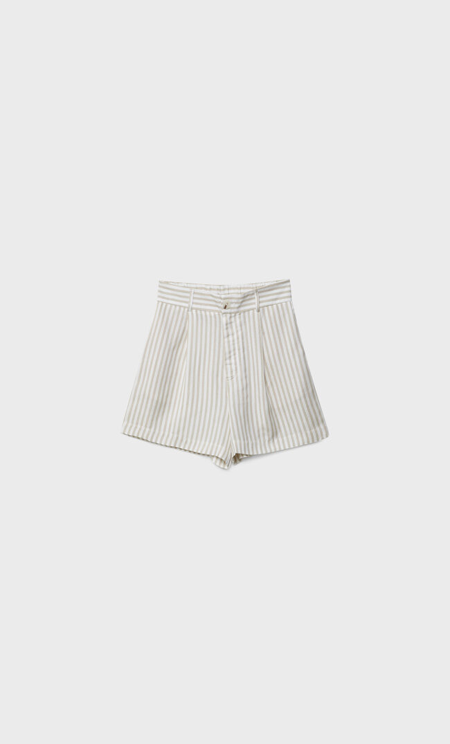 Loose-fitting linen blend shorts | Stradivarius (UK)