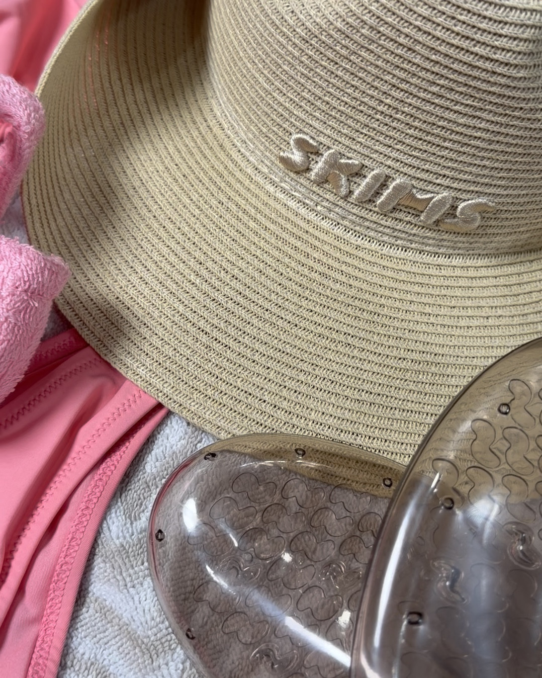 Skims swim is so hot this year🔥 Thry have so many accessories and did a collab with Fun Boy floats!!👙


Everything here, plus my favorite summer pieces linked here! 👇🏼

#LTKTravel #LTKgrwm #LTKSwim