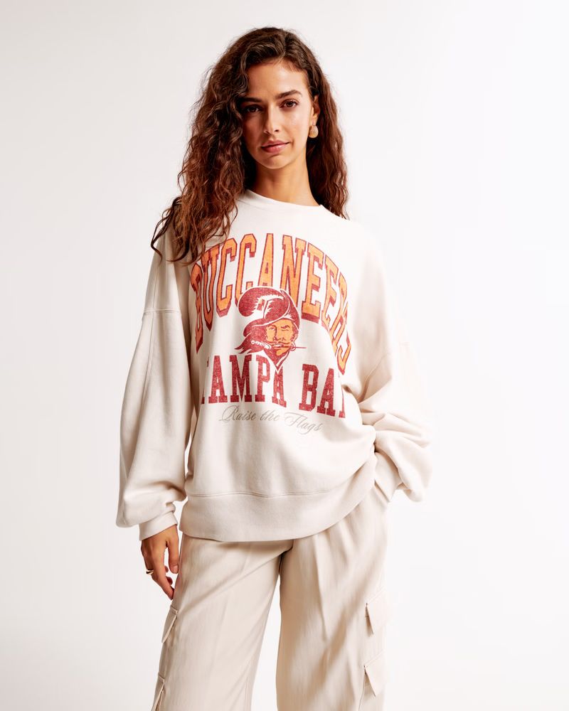 NFL Tampa Bay Buccaneers Graphic Oversized Sunday Crew | NFL NFL | Abercrombie.com | Abercrombie & Fitch (US)