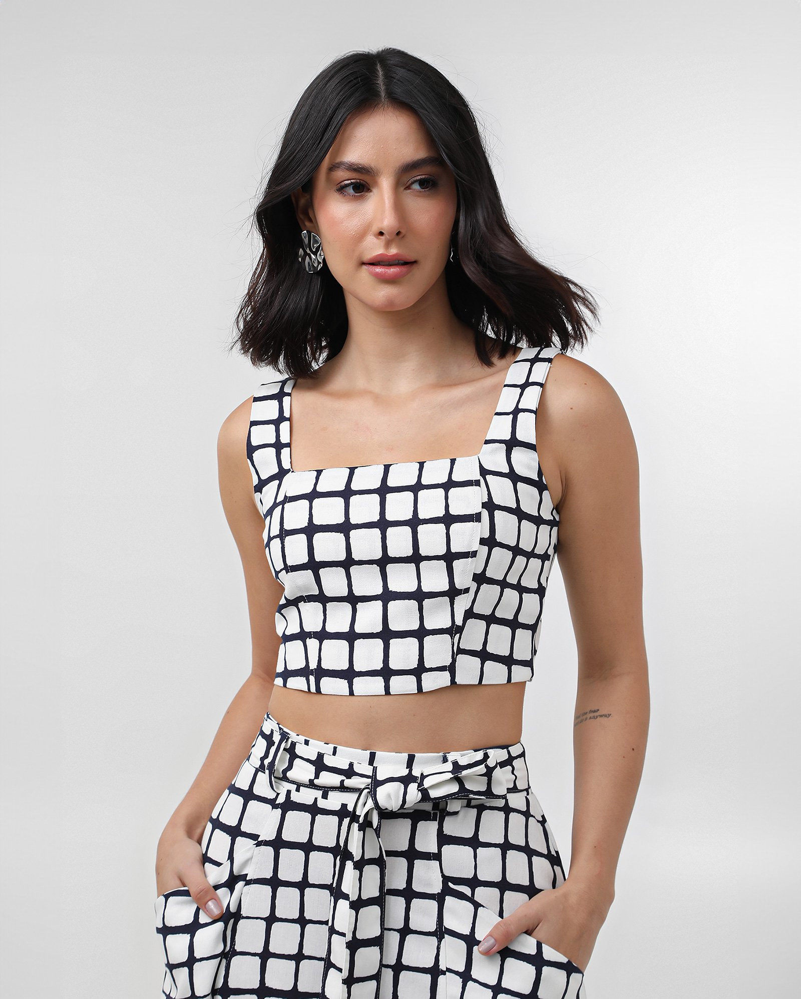 Regata cropped viscolinho quadriculada branca | AK by Riachuelo | Riachuelo (BR)