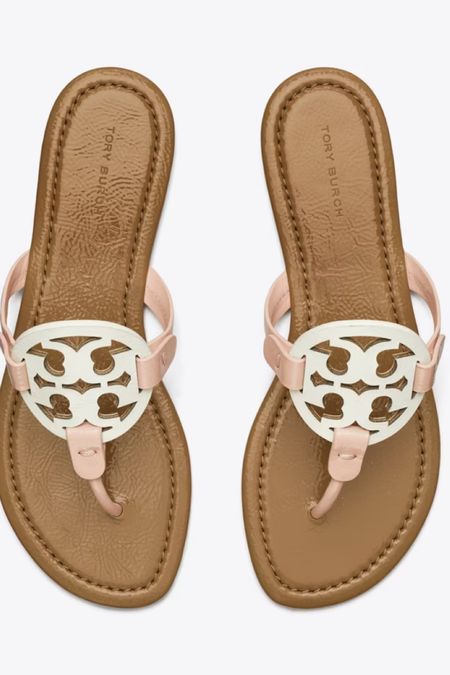 🤍 #toryburch #sandals

#LTKGiftGuide #LTKSeasonal #LTKShoeCrush