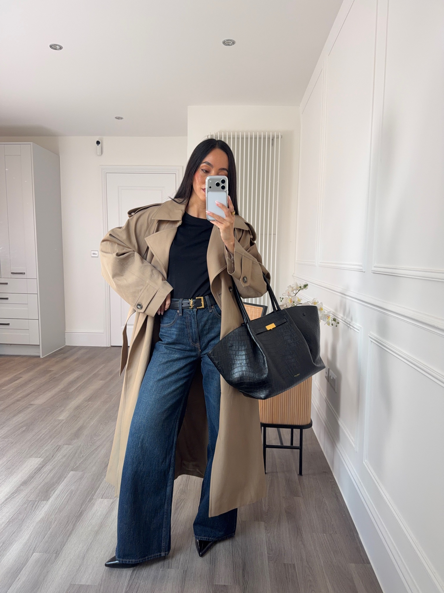 Autumn outfits on repeat 🍂 trench coat with jeans and black accessories