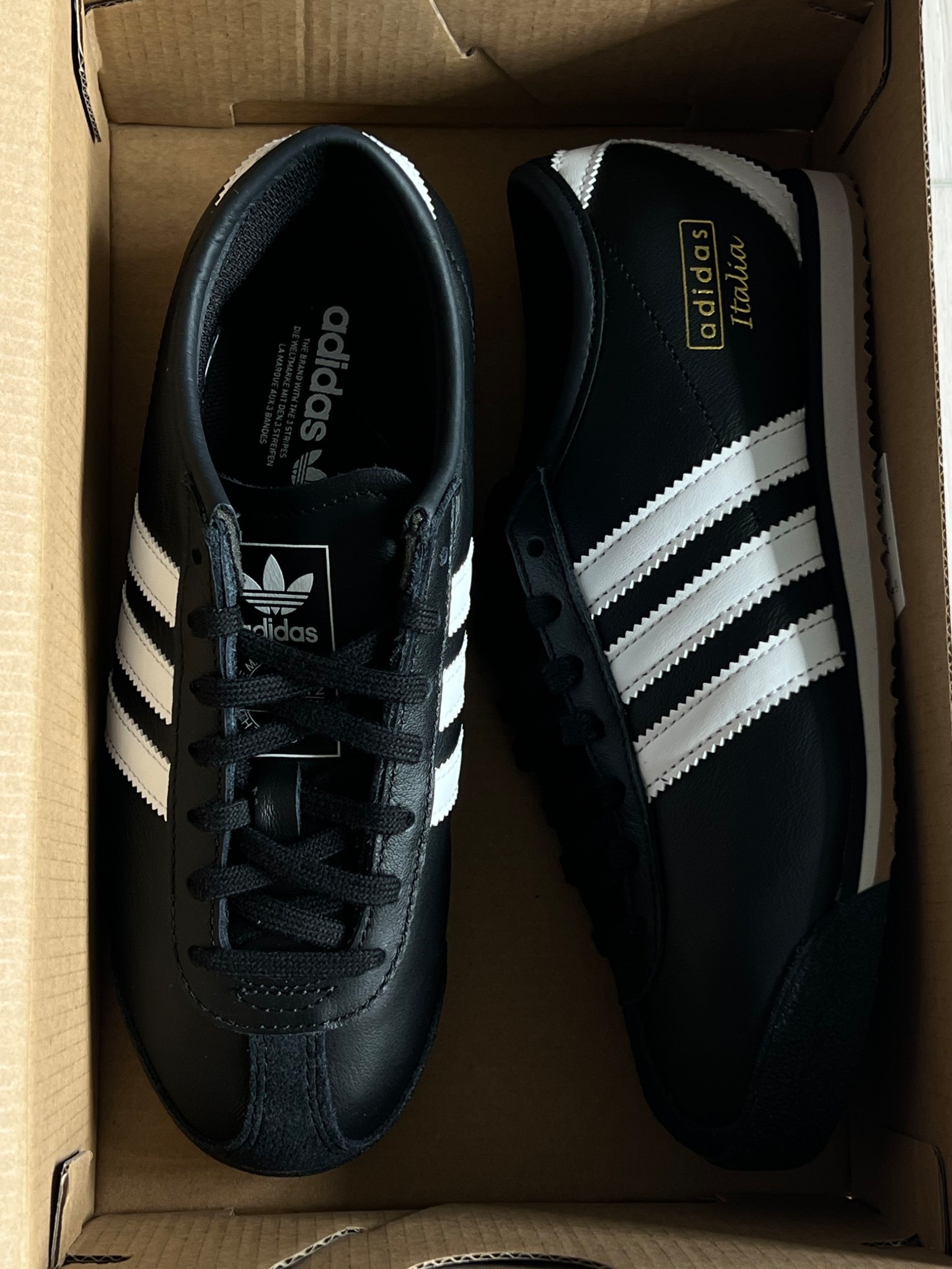 new everyday sneakers, so chic 🖤 @adidas 