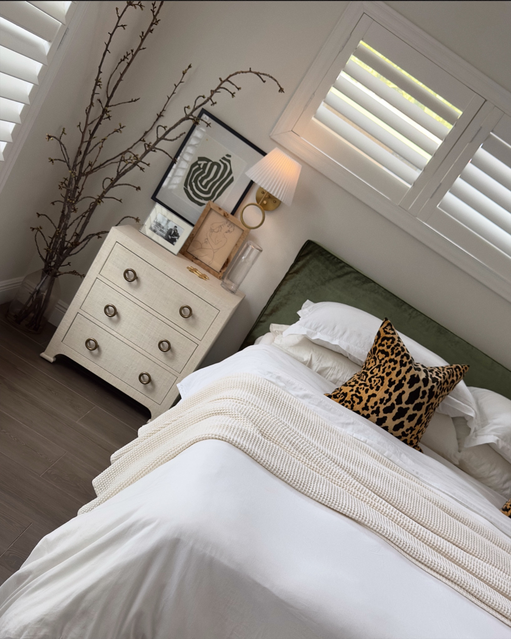 Bedroom, bedding, bed frame, sconce lamp

#LTKFind #LTKhome