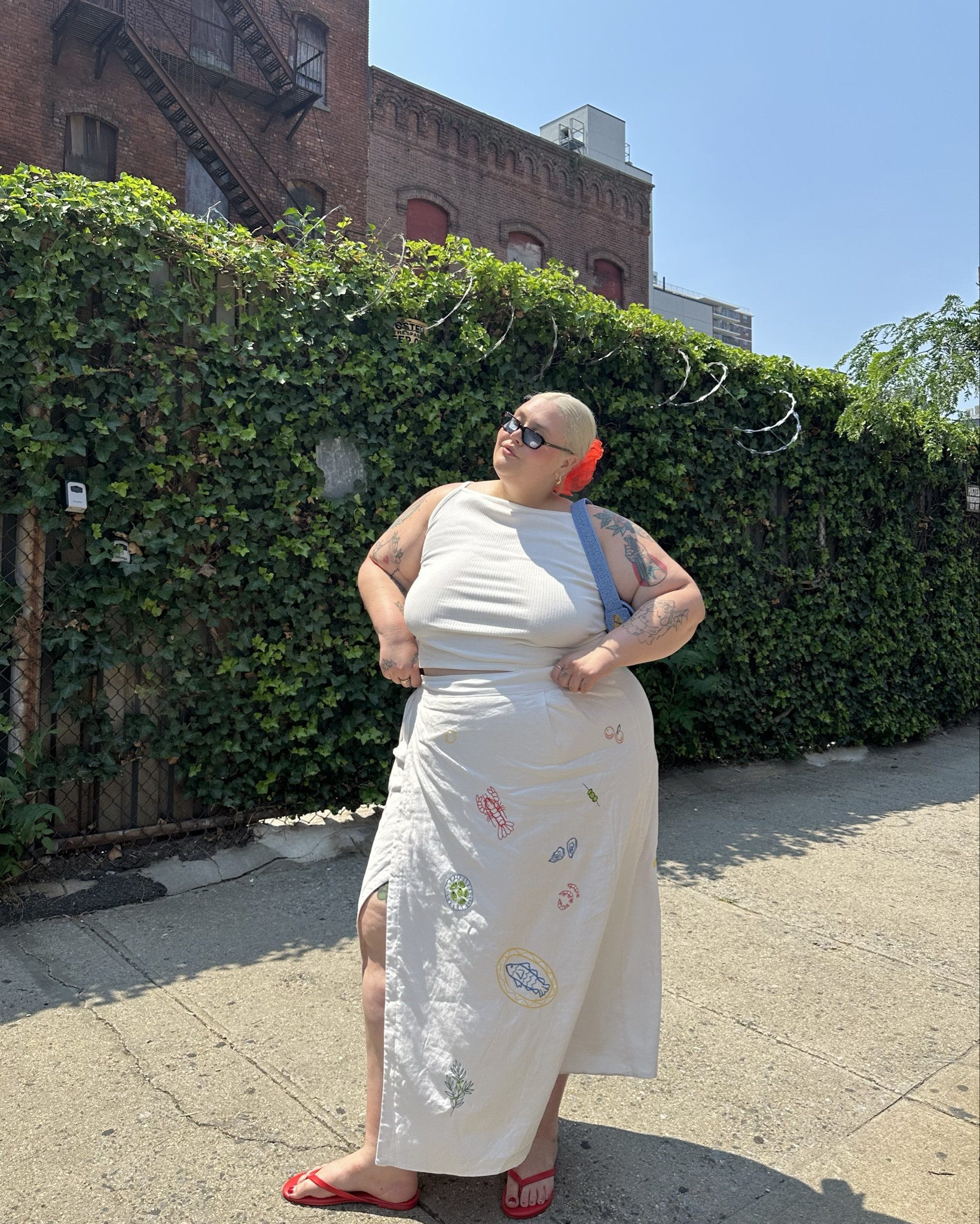May not be in southern Italy, but I’m surely dressing like I am! I’m just a summer girl through and through. 

Wearing:
Old Navy Tank in 3x
Linen Anthropologie Skirt in 24
Torrid Sandals in size 12
Staud Tommy Bag 