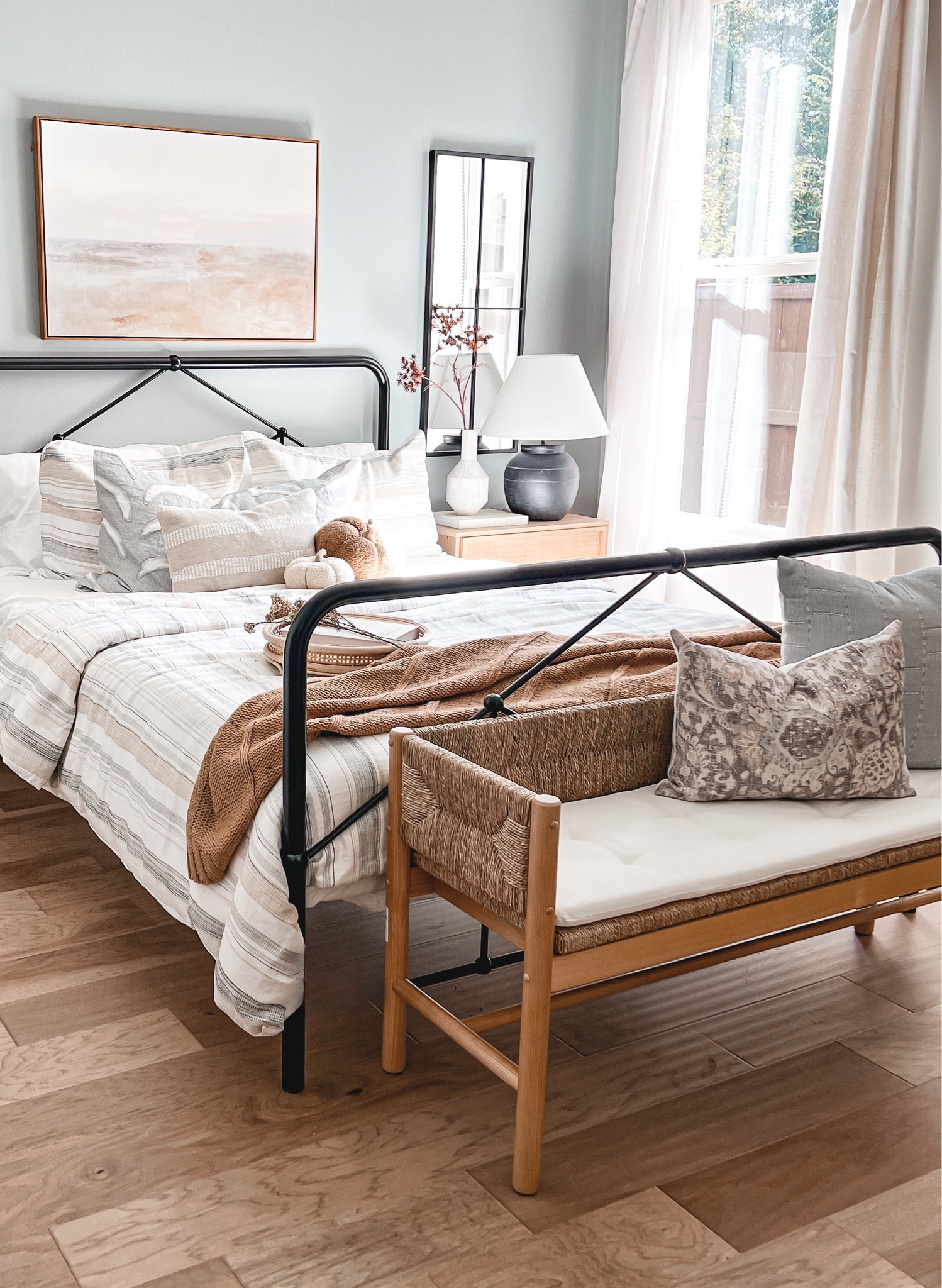 Just sprinkled a little Fall into the guest room…🍂🍁👌🏽

#LTKSeasonal #LTKhome #LTKstyletip