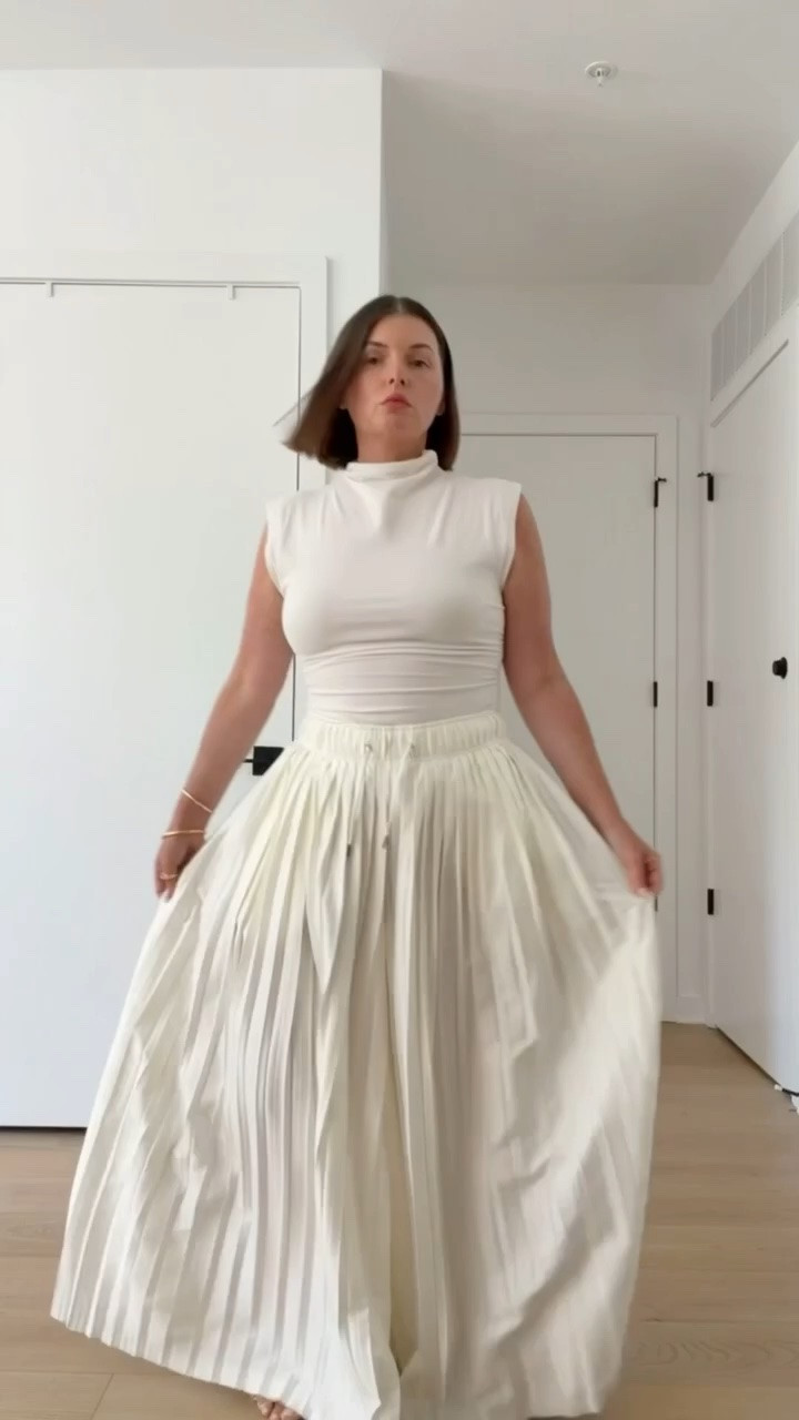 Fall outfit 
Pleated pants